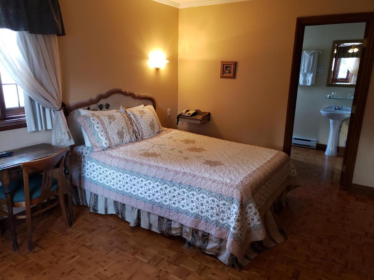 Auberge Le Flores GrandʼMère Dış mekan fotoğraf
