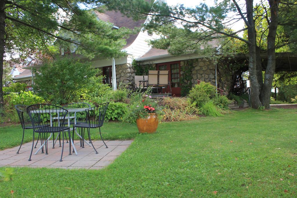 Auberge Le Flores GrandʼMère Dış mekan fotoğraf